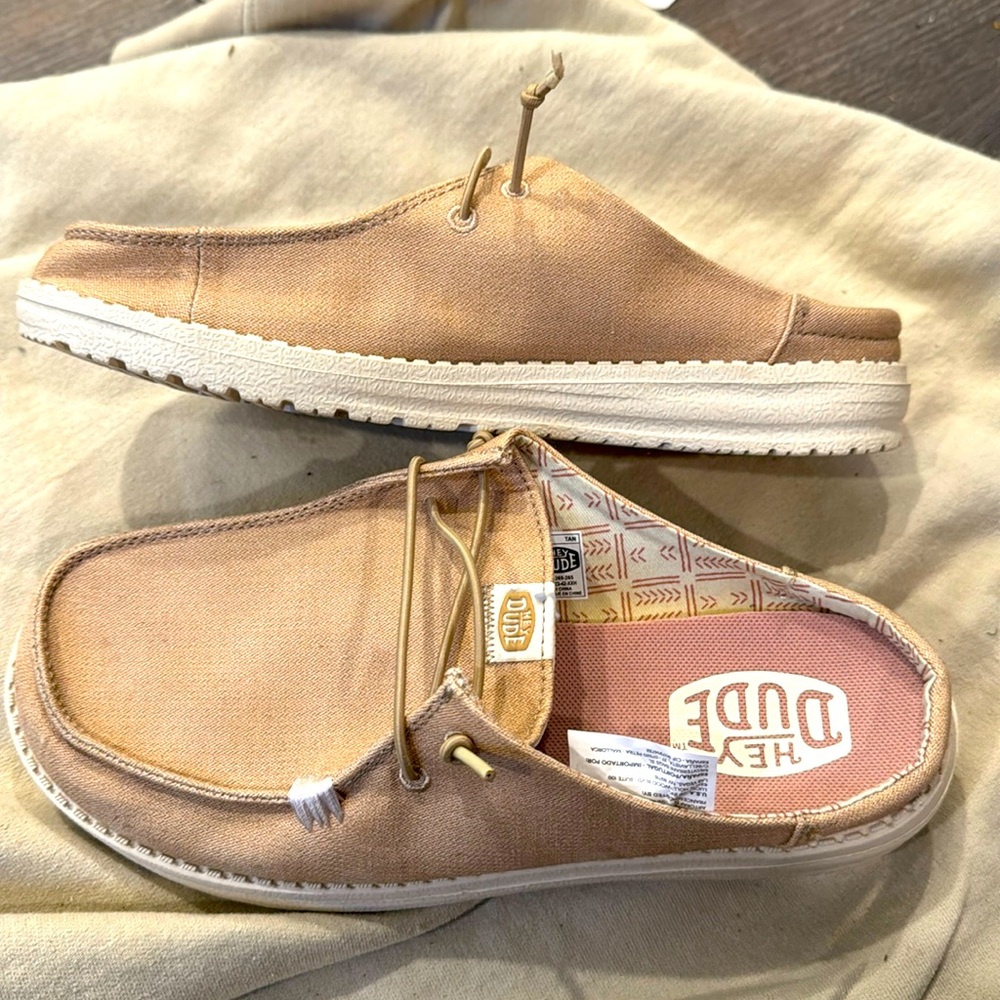 Women’s Hey dude shoes in Wendy slip classic , color tan